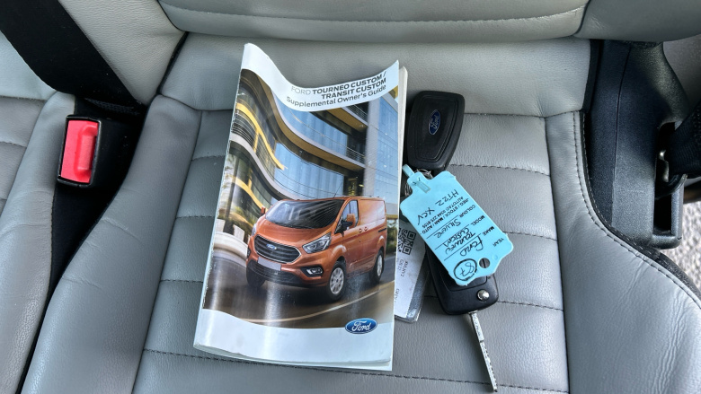 Ford Tourneo Custom Transit Custom Tourneo L2 Diesel Fwd 2.0 EcoBlue 150ps Low Roof 8 Seater Titanium